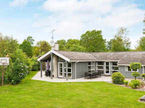 Four-Bedroom Holiday home in Glesborg 2